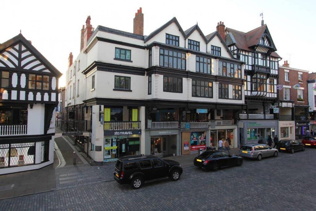 Top Floor Character Apartment In The Heart Of The City Centre Chester Eksteriør billede