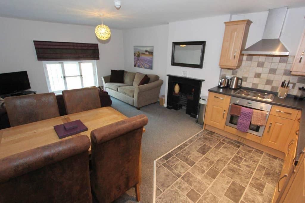 Top Floor Character Apartment In The Heart Of The City Centre Chester Eksteriør billede